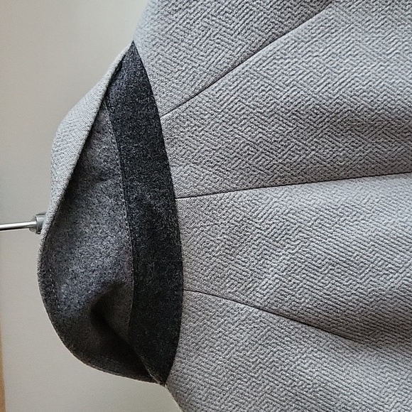 Banana Republic short blazer - Picture 8 of 11